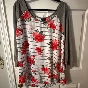 Torrid 3/4 Sleeve Gray & White Floral Shirt - Size 3